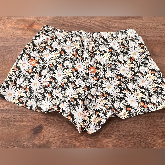 NWT Patagonia Barely Baggies Shorts Small Daisies Primavera Ink Black Hiking - Picture 2 of 5